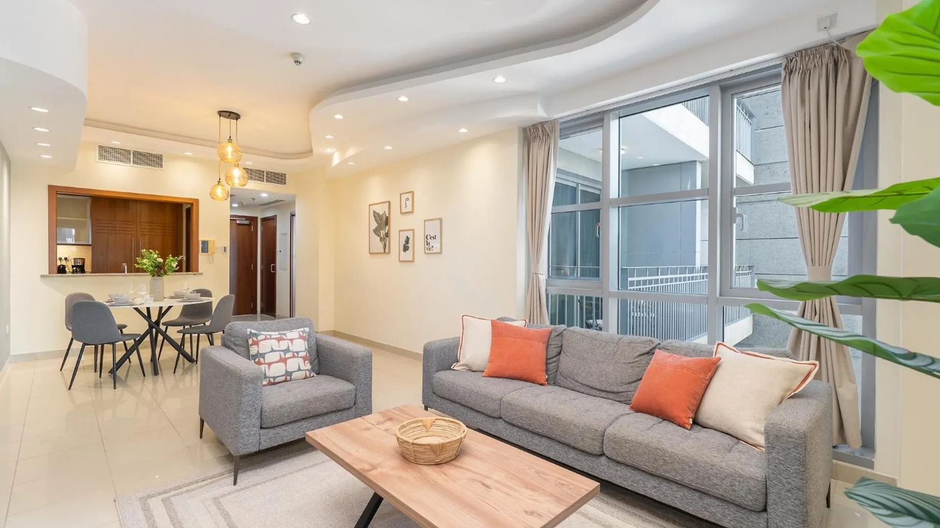 Sophisticated And Elegant 2Br In Downntown Dubai Apartment