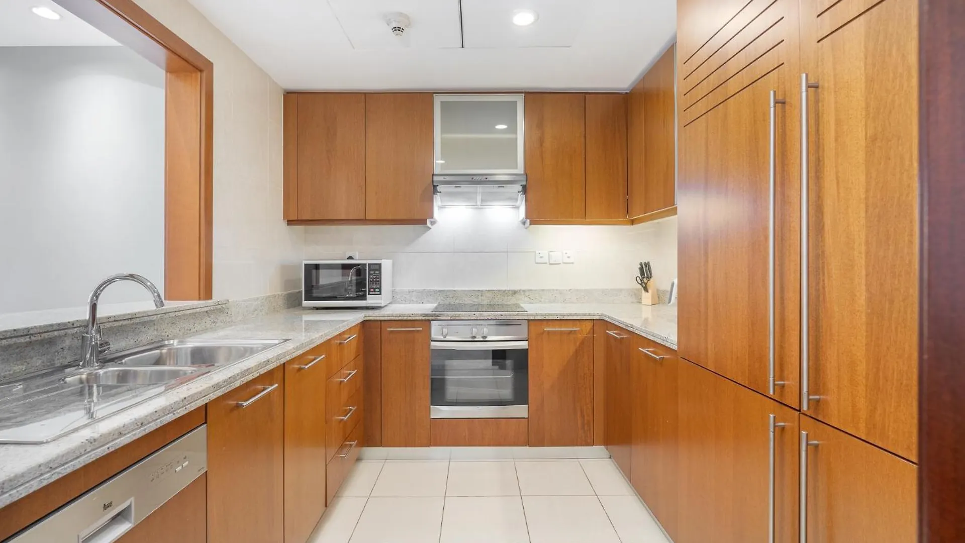 Sophisticated And Elegant 2Br In Downntown Dubai Apartment